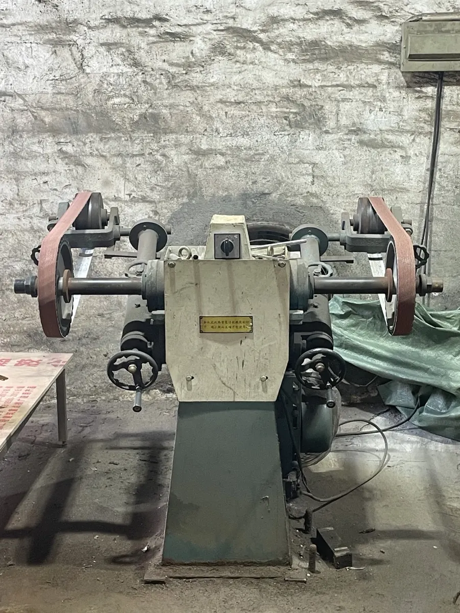 Polishing machine