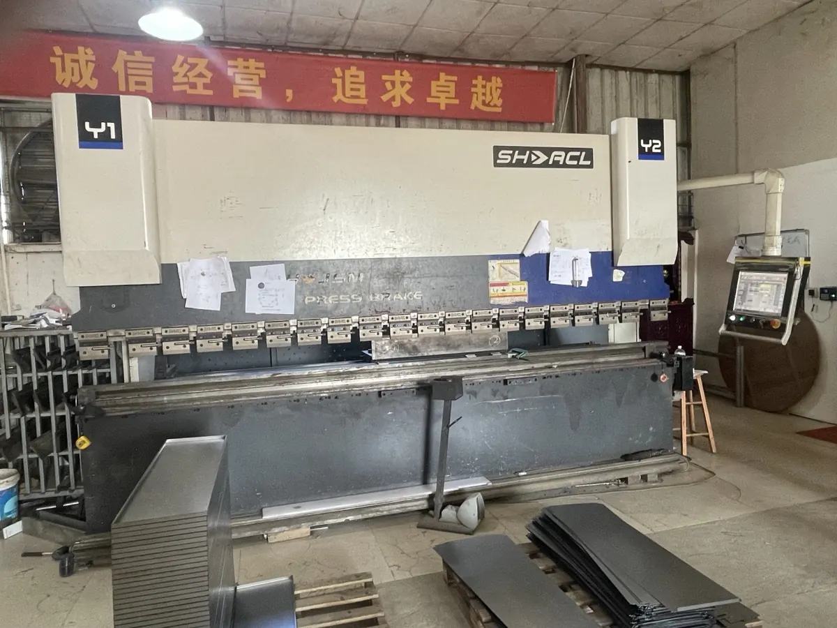 V-groove bending machine