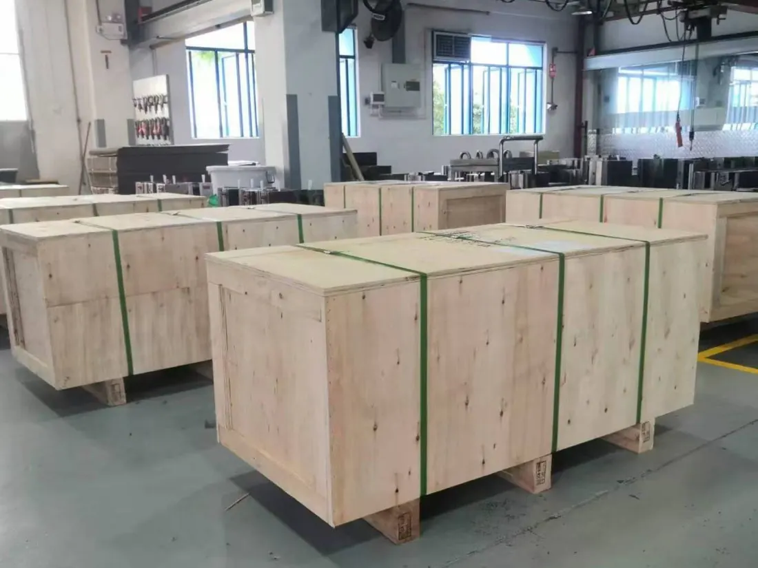 Export packing for custom store fixtures